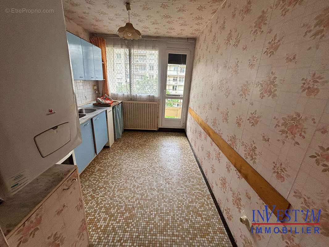 Appartement à SAINT-GENIS-LAVAL