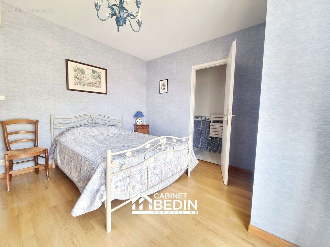 Maison 229 m² à Merignac  - photo 6