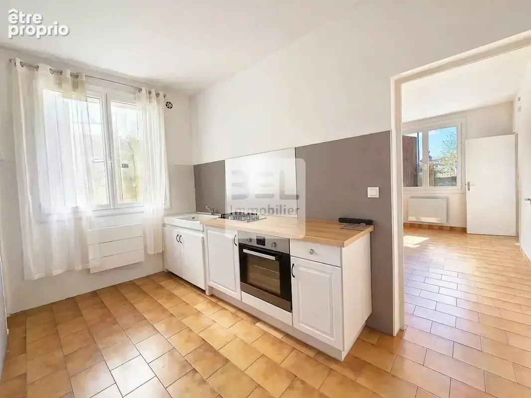 Maison de village dotée d'un cour intérieure - photo 3