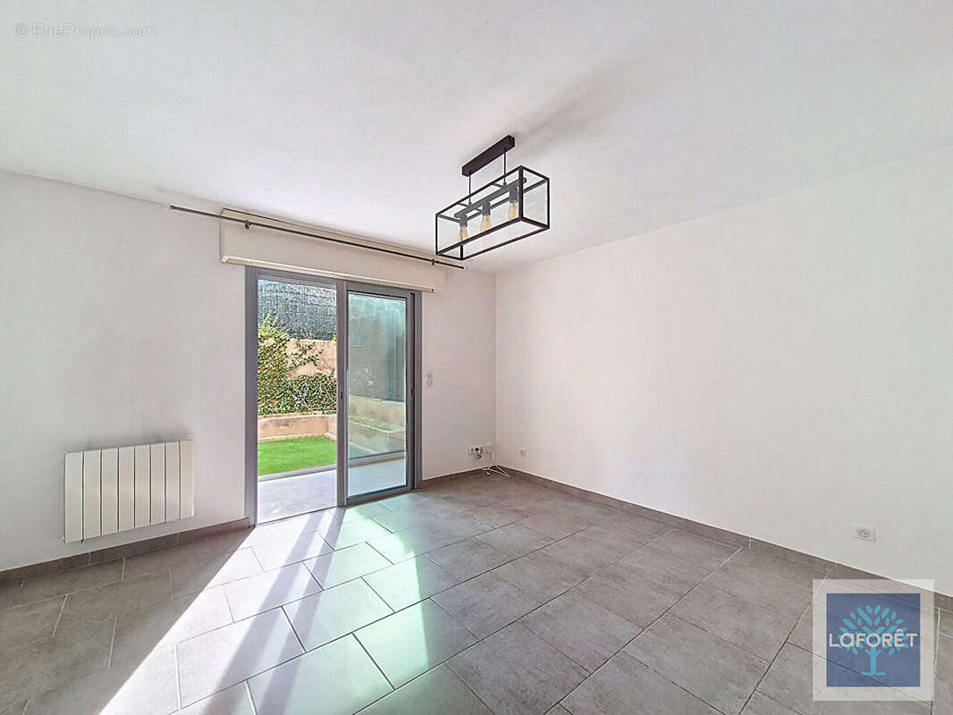 Appartement à VALLAURIS