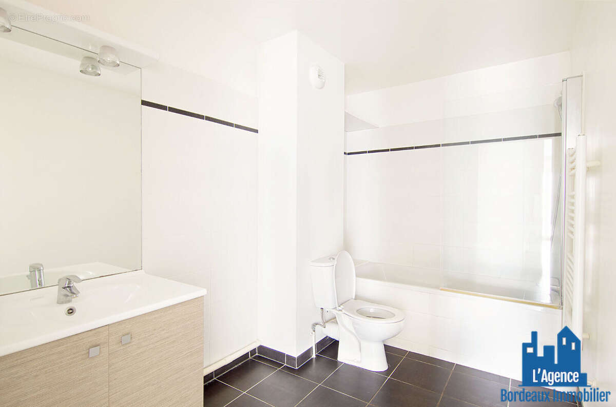 Exclusivité ! bordeaux - appartement type 2 d'environ 45 m² avec une terrasse de 20m² + place de parking en sous-sol. benoît tre - photo 5