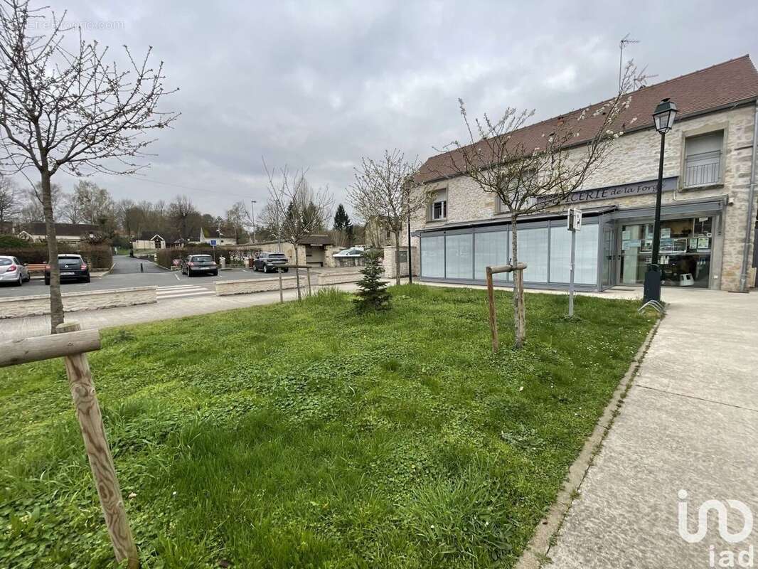 Photo 3 - Commerce à CELY