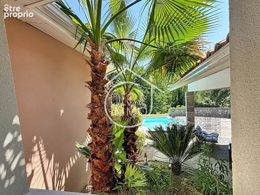 GUILLAC - Superbe propriété de 163 m2 de plain-pied avec piscine - photo 4