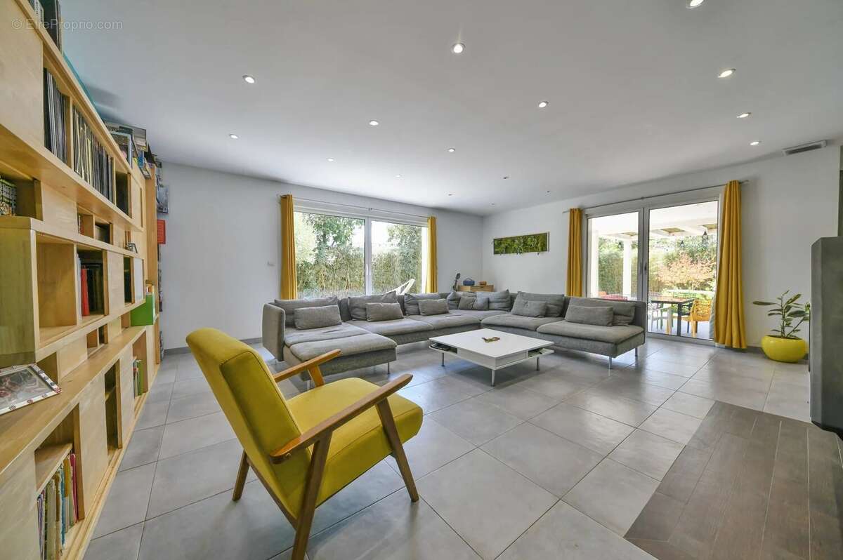 Belle villa contemporaine avec bassin à Bouillargeus en périphérie de Nîmes - photo 3