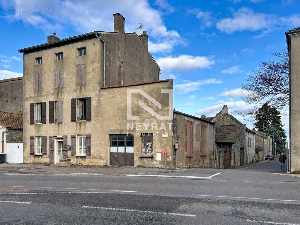 Maison en pierres avec dépendances à rénover - photo 2