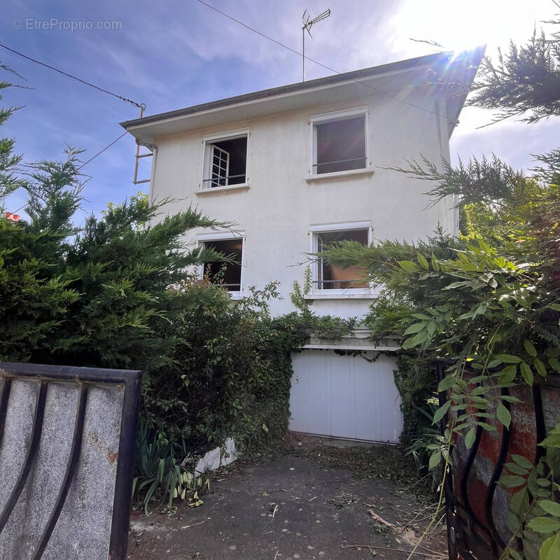 Maison à YZEURE
