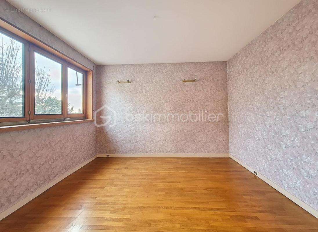 À vendre – Maison familiale avec sous-sol total à Gagny – Quartier pavillonnaire recherché - photo 12