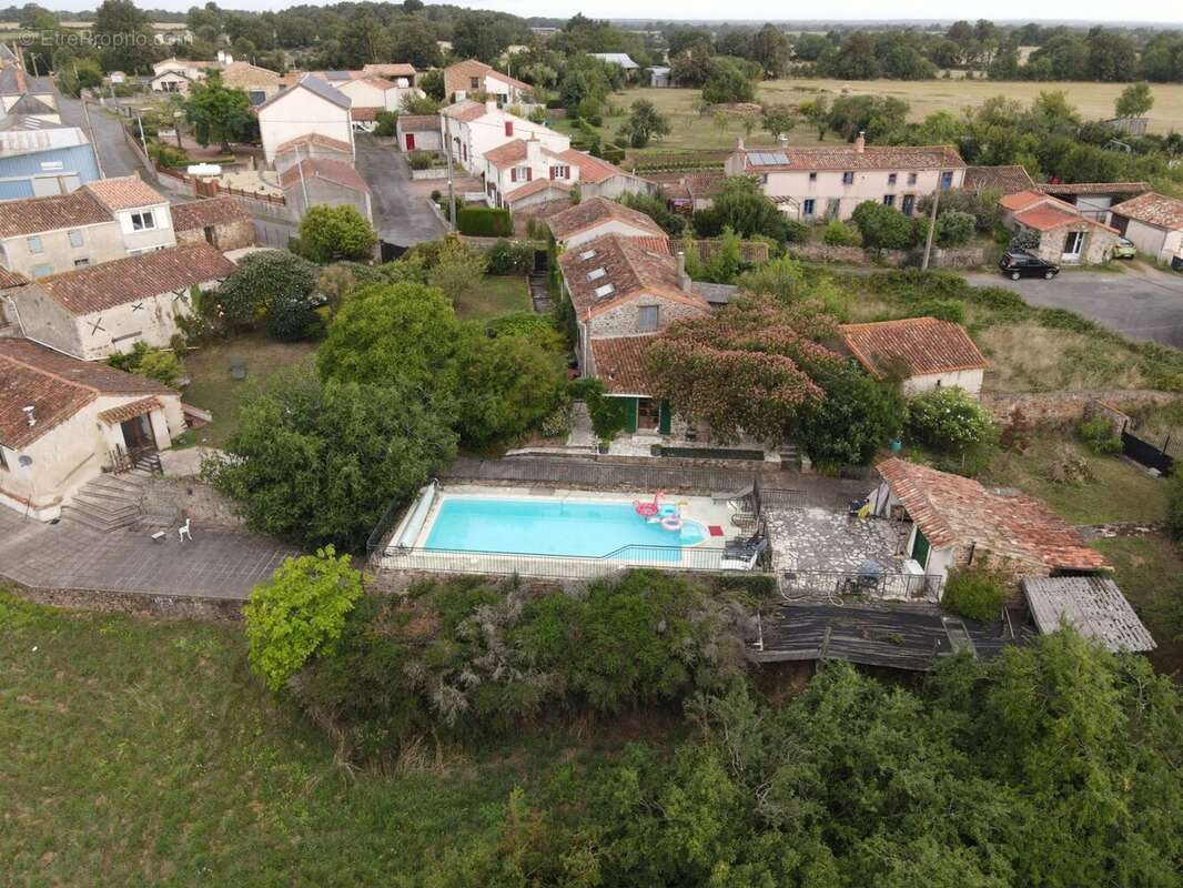 Maison à MOUTIERS-SOUS-ARGENTON