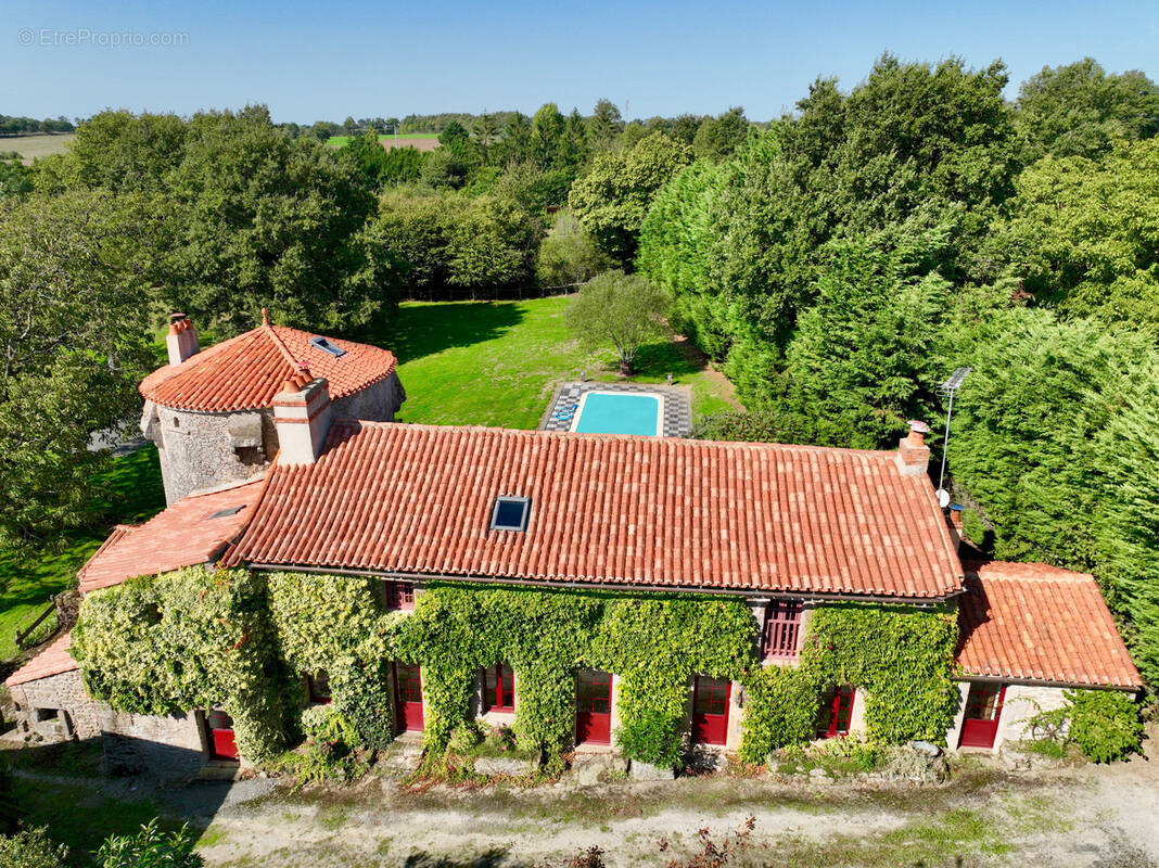 Maison à LES HERBIERS