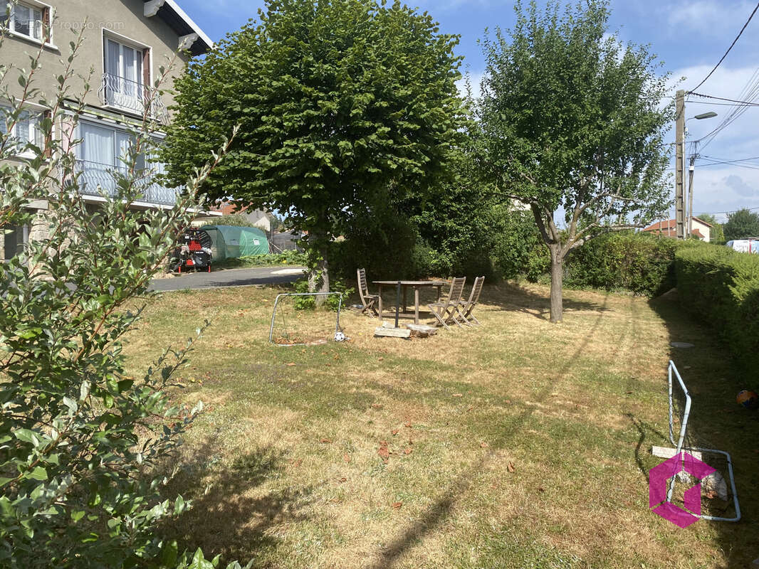 Maison d’environ 188m2 avec dépendances et jardin . Fort potentiel ! - photo 9