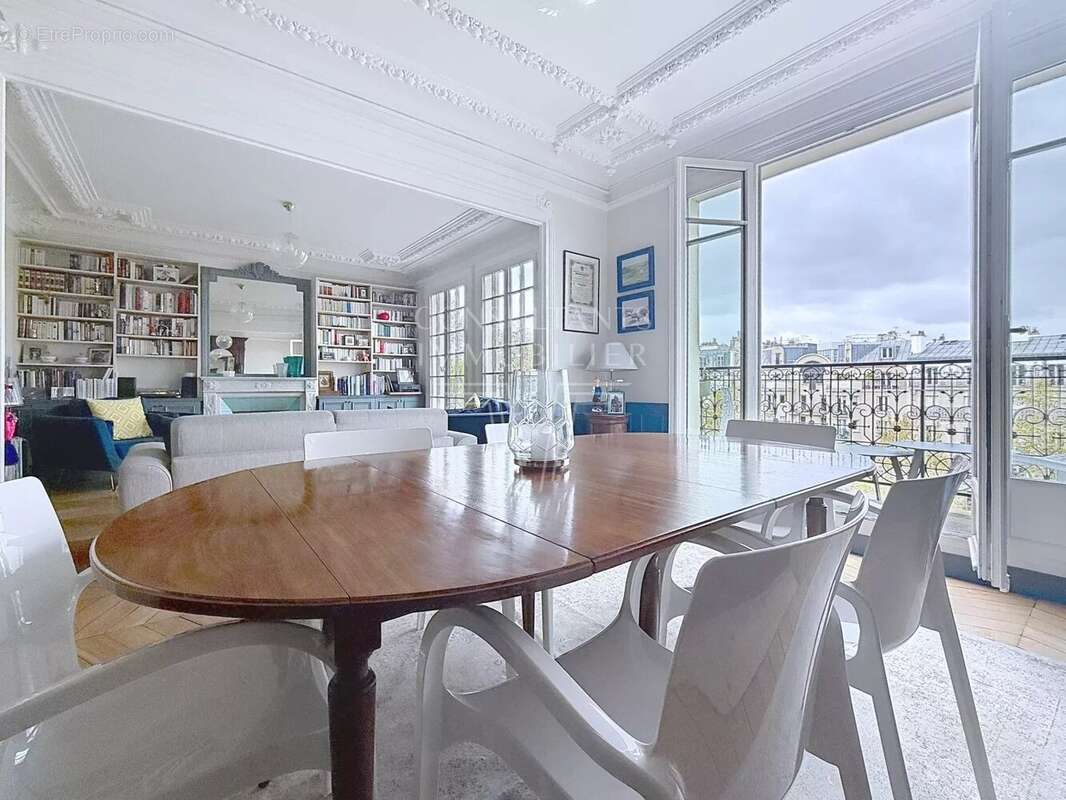 Appartement à PARIS-17E
