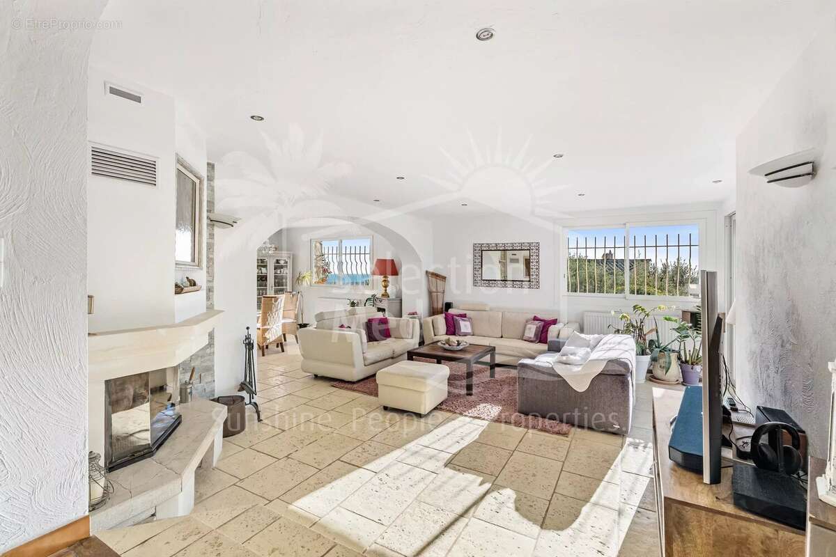 Maison à TOURRETTES-SUR-LOUP