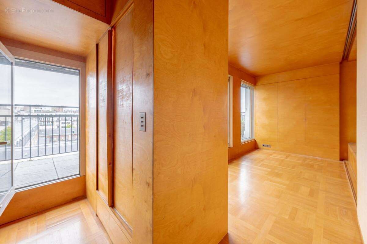 Appartement à PARIS-16E