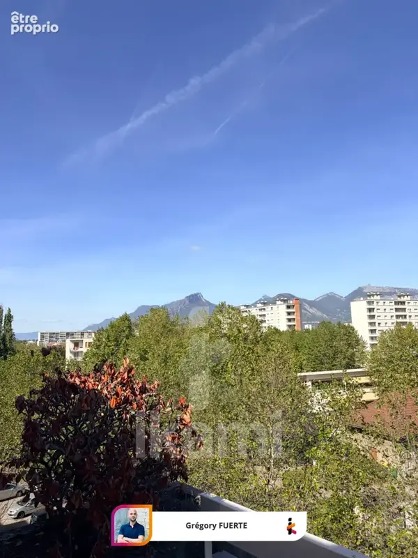 T1 bis en dernier étage avec terrasse, vue panoramique et parking - Échirolles (Quartier Ancienne Mairie) - photo 2
