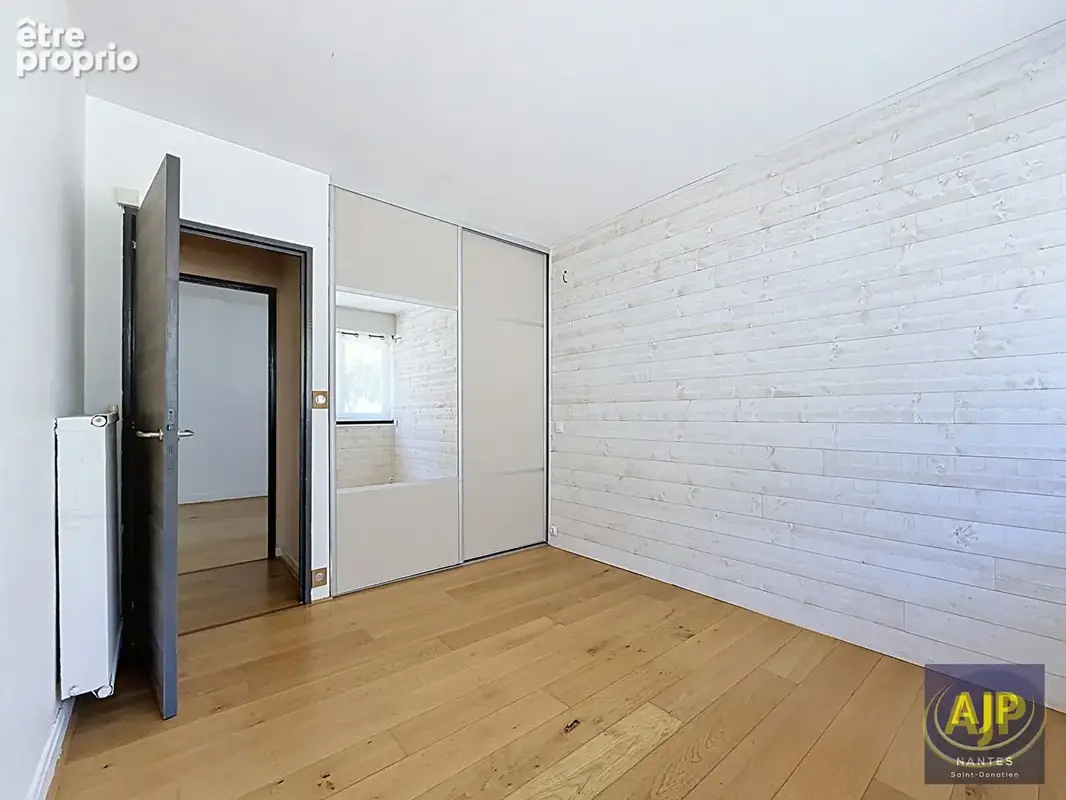 AJP IMMOBILIER NANTES - T3/T4 lumineux de 70 m² - Quartier Cité des Congrès / CHU - photo 9