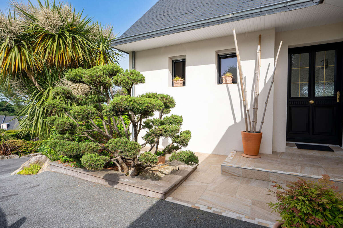 A vendre dans un quartie recherché d'Ergue Gaberic Maison  de 148.21 m² avec 4 chambre 2517 M² de terrain - photo 2