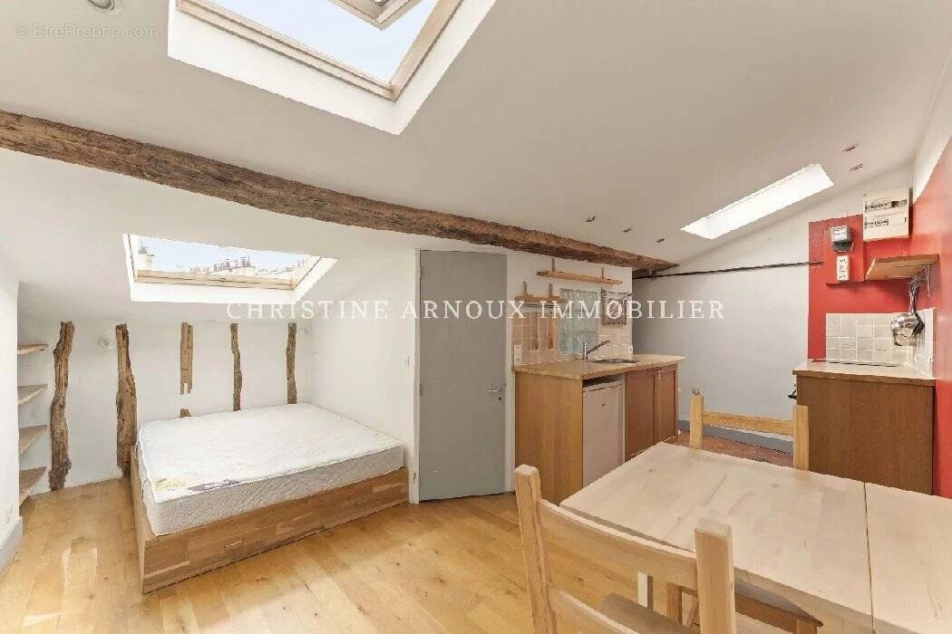 Appartement à PARIS-3E