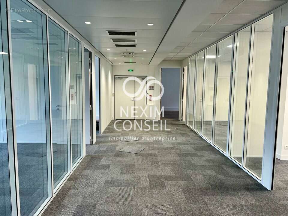 Commerce à GENNEVILLIERS