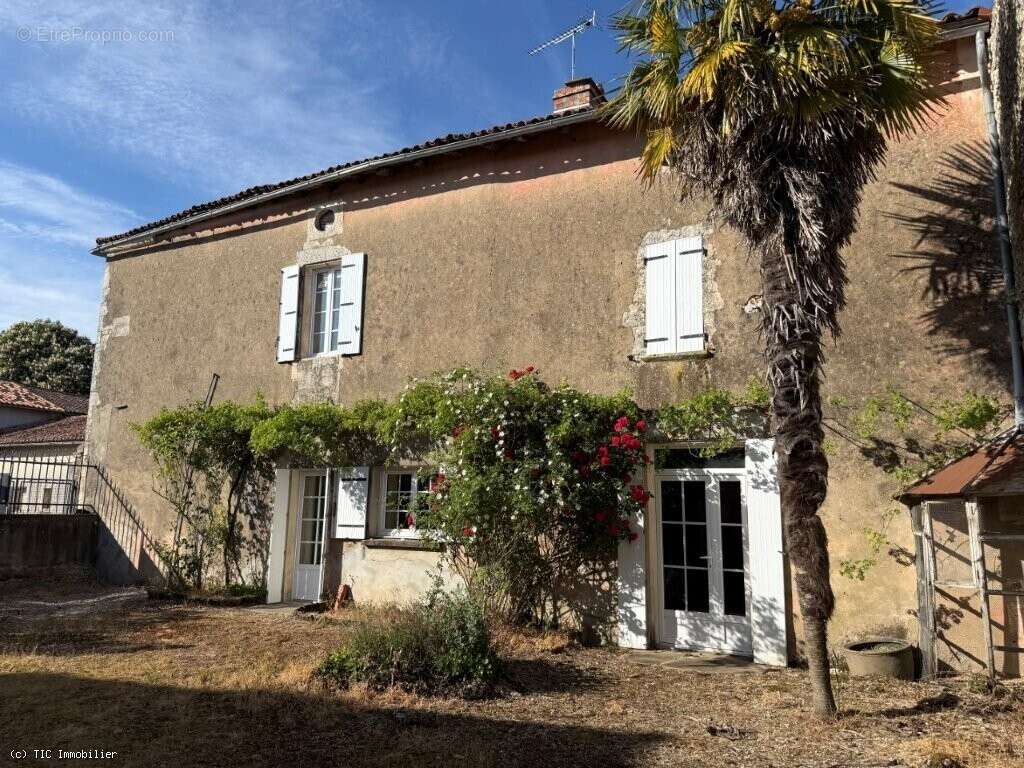 Maison à RUFFEC