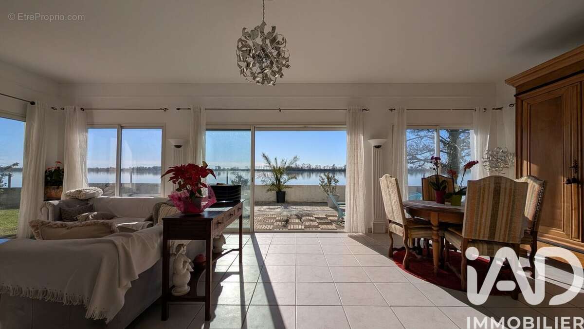 Maison 132 m² à Saint-Louis-De-Montferrand  - photo 2