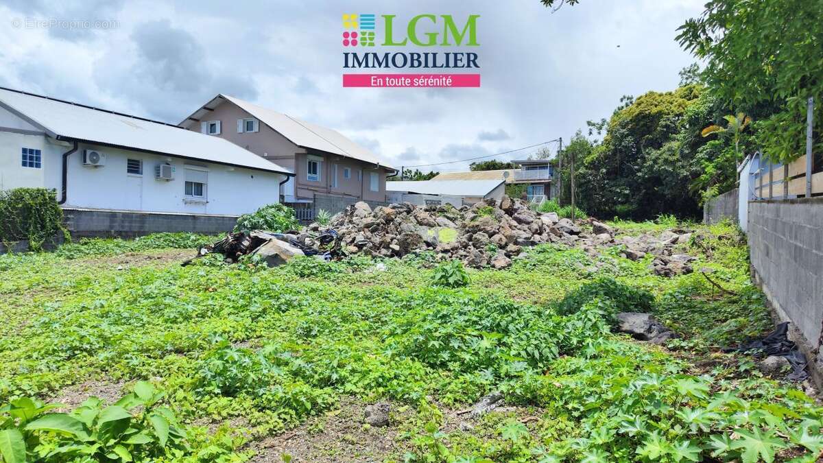 Terrain à LE TAMPON