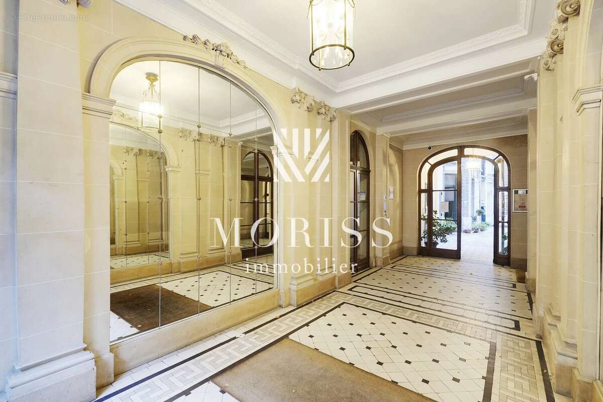 Appartement à PARIS-16E