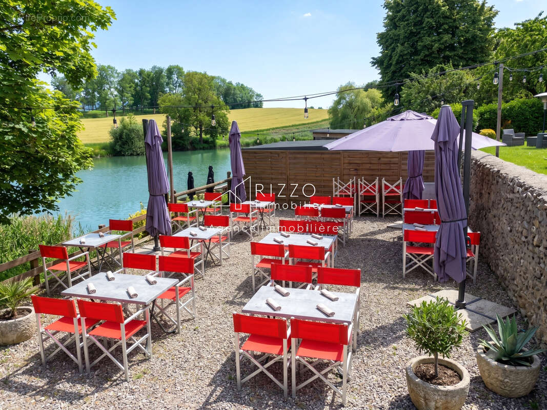 Commerce à MONTAGNY-LES-LANCHES