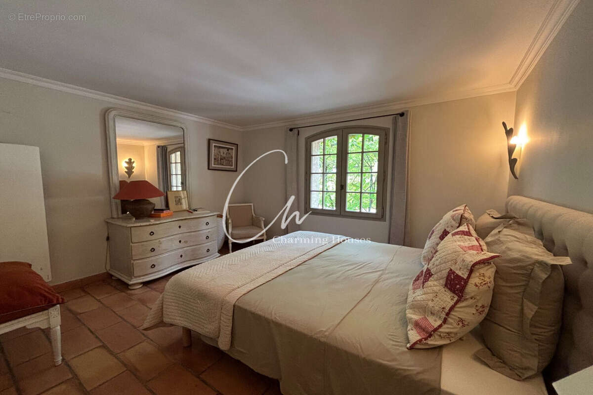 Maison 290 m² à Boulbon  - photo 6