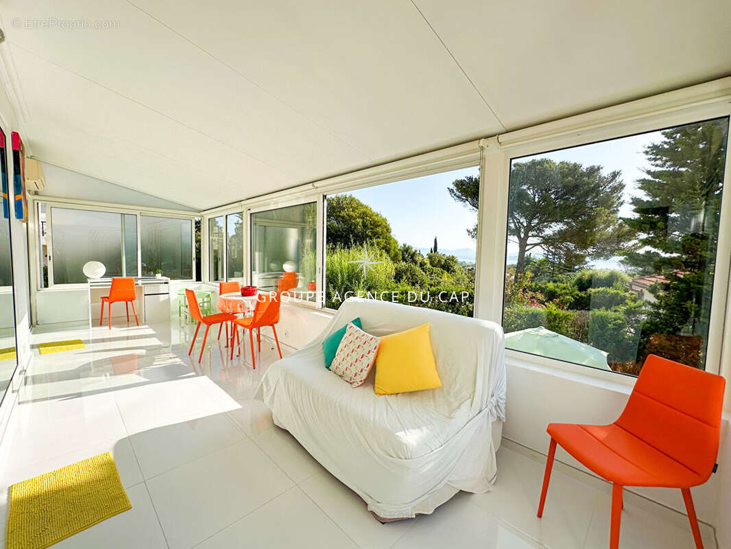 À vendre villa 4 pièces avec vue mer et studio indépendant, 15min a pied du centre ville de saint aygulf - photo 2