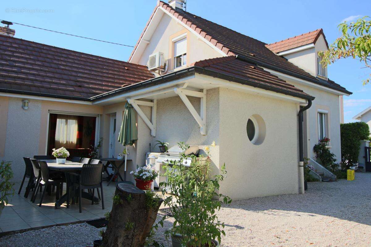 Maison à CHENOVE