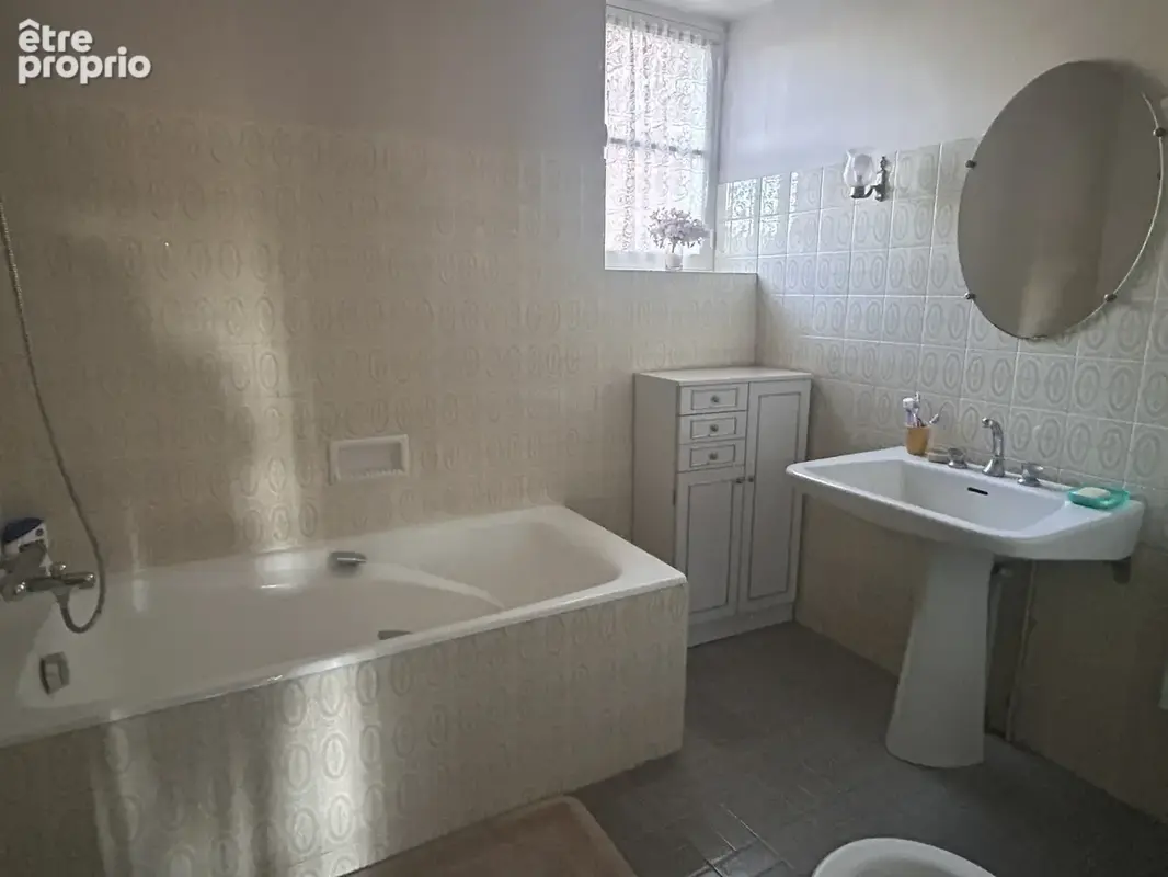 A VENDRE - Maison T5 avec garage, jardin et dépendance à Saint-Gaultier - photo 6