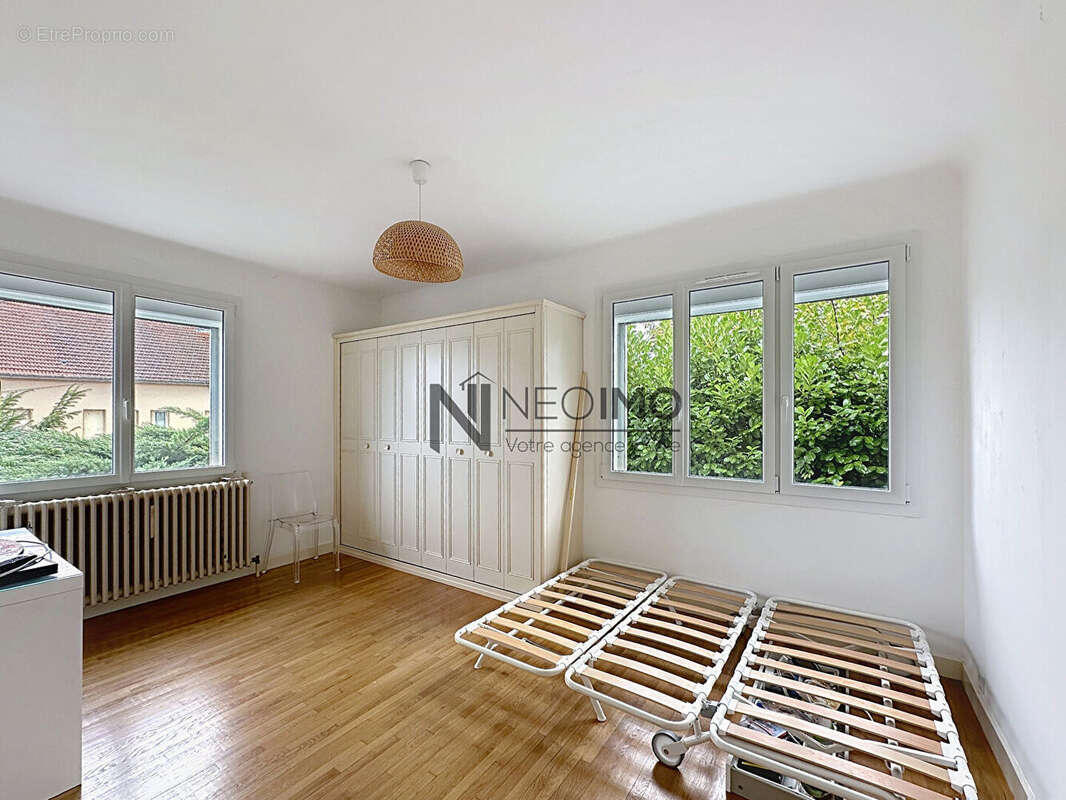 Maison à NEUFCHATEAU