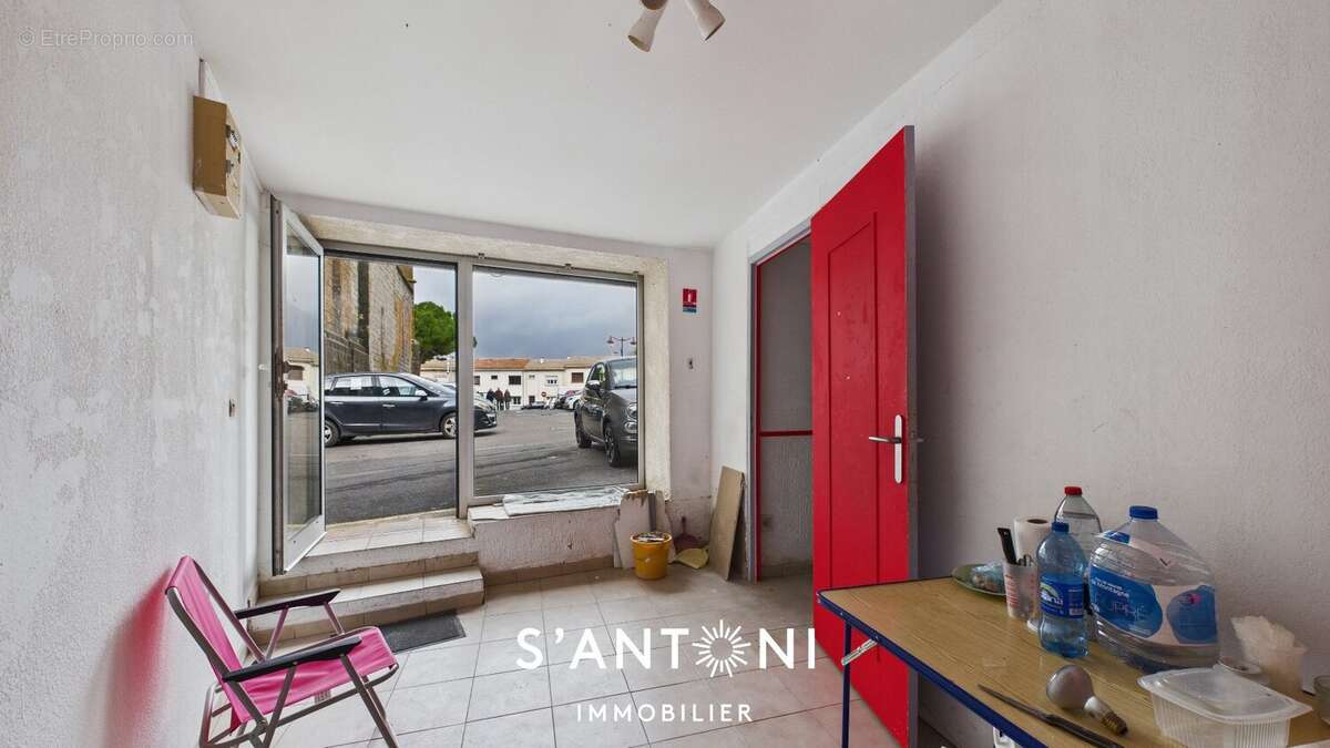 Vias Village  Immeuble avec 2 locaux commerciaux + maison de ville - photo 8