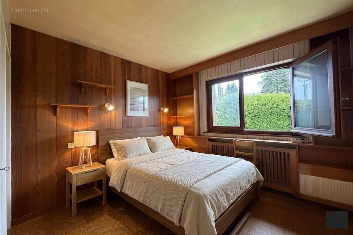 Maison à LA ROCHE-SUR-FORON