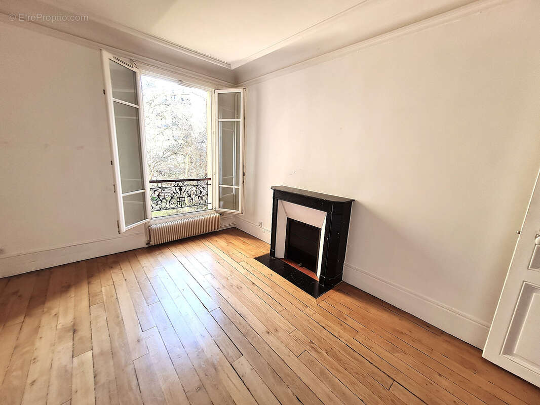Appartement à PARIS-16E