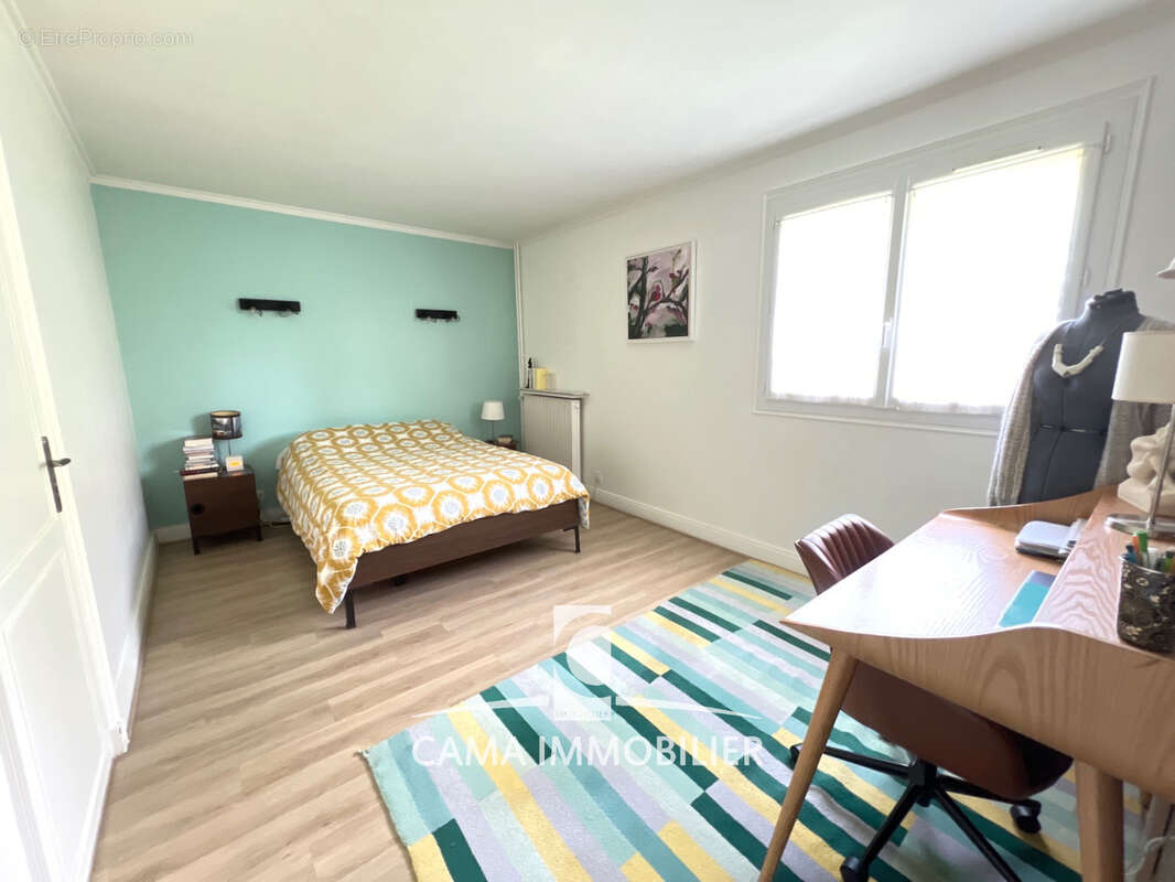 Très beau 3 pièces de 87m2 avec balcom à 15mn à pied de la gare Versailles Chantiers. - photo 12