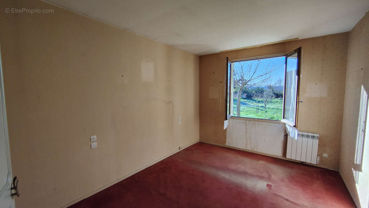 Maison à BERRIAS-ET-CASTELJAU