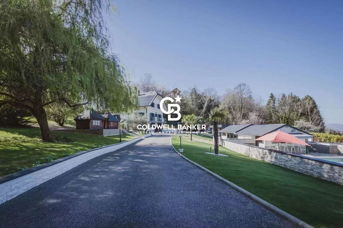 Maison à MONTAGNOLE