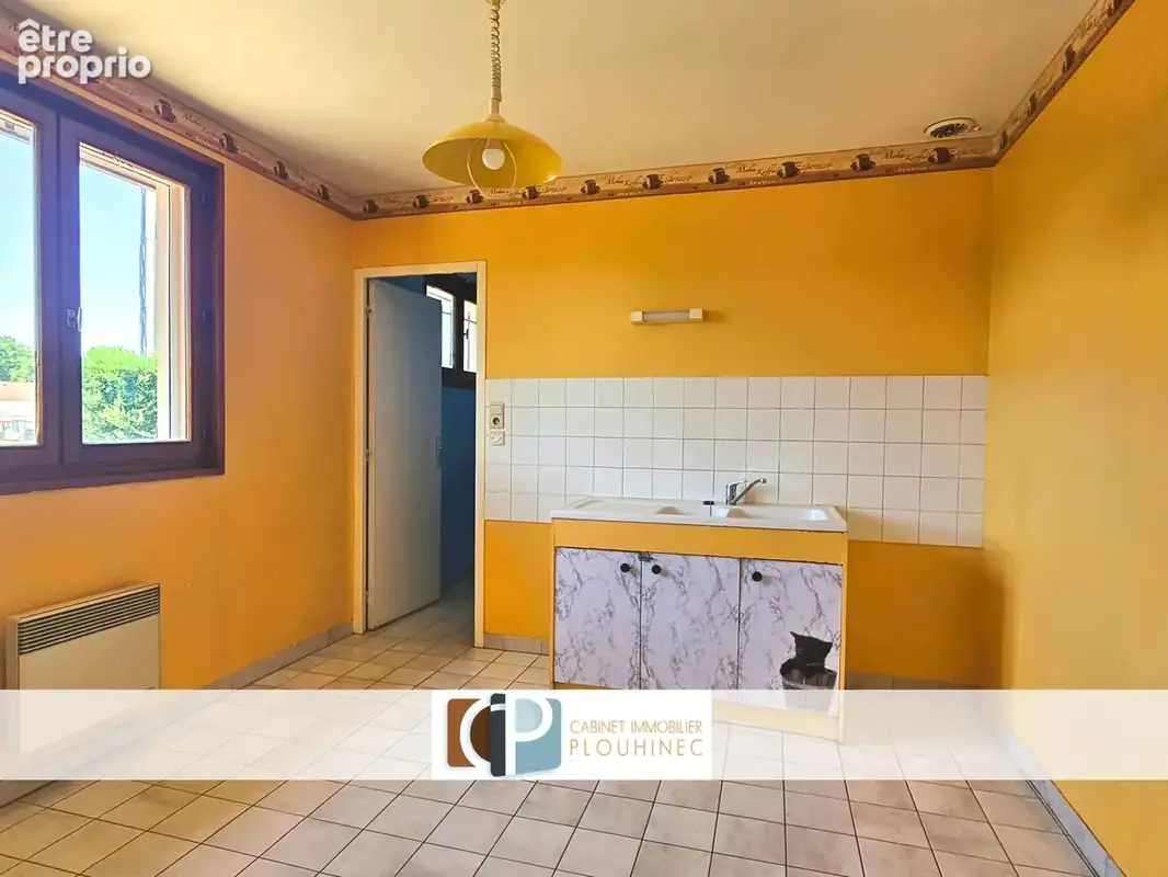 Maison de plain-pied à rénover, environnement calme à Replonges, proche Mâcon. - photo 8