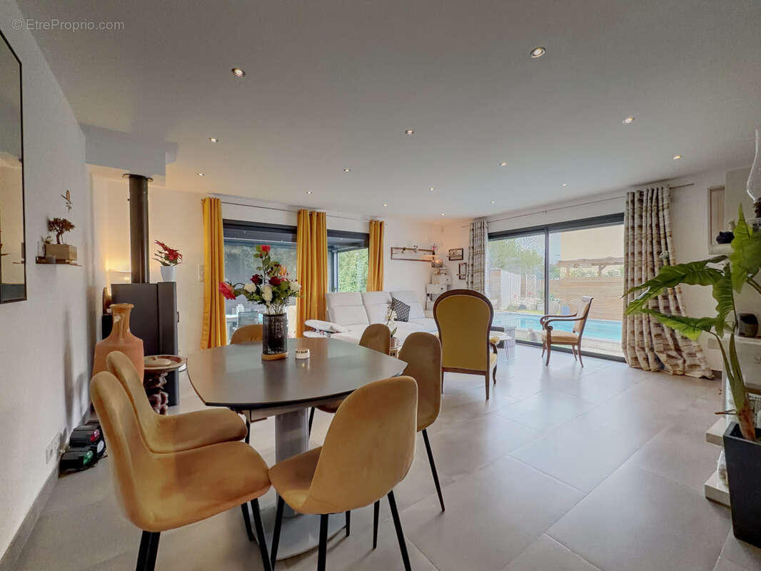 Maison à SIX-FOURS-LES-PLAGES