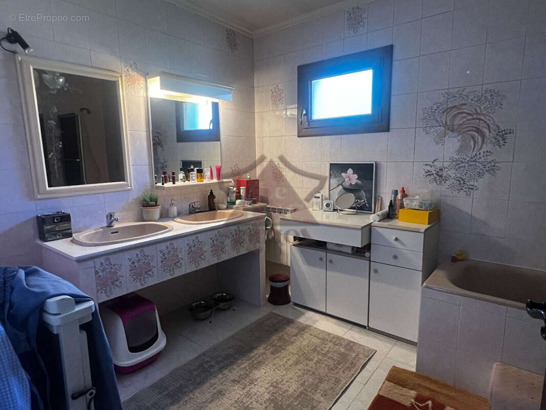 Maison avec piscine dans un environnement calme - photo 5