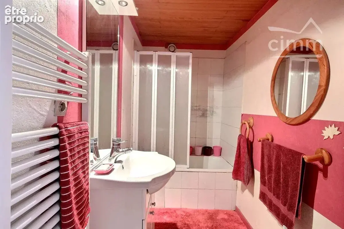 À vendre : Maison de village, cour et double garage - photo 4