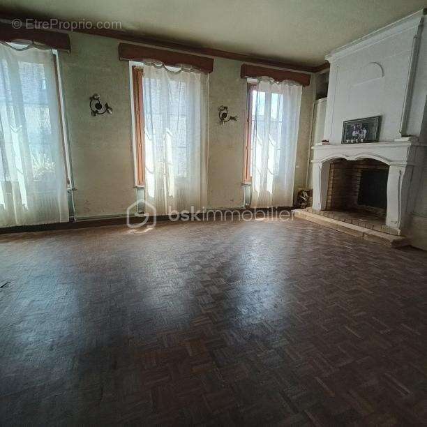 Maison à VILLENEUVE-L'ARCHEVEQUE