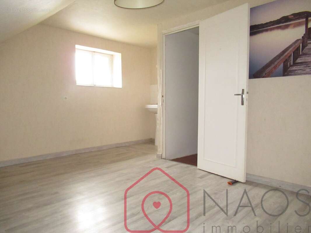 Maison à COURTILLERS