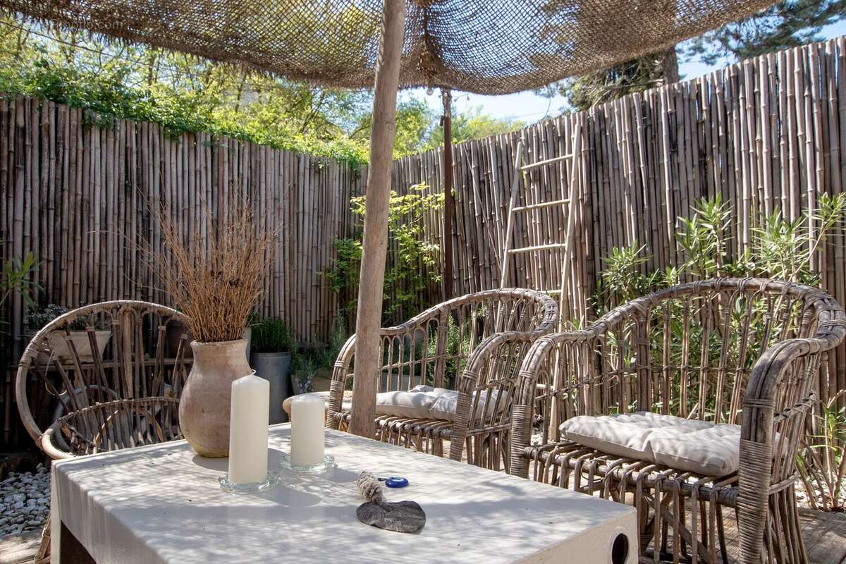 Maison à CHATEAUNEUF-GRASSE