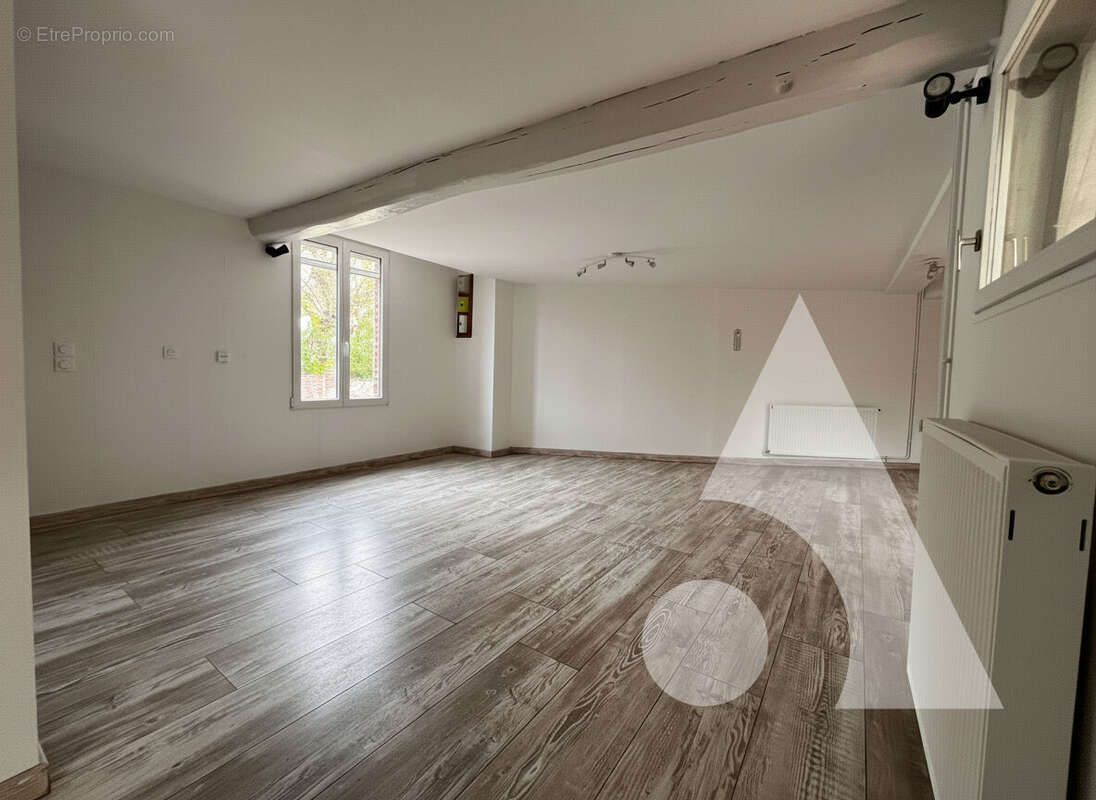 Maison à MAIGNELAY-MONTIGNY