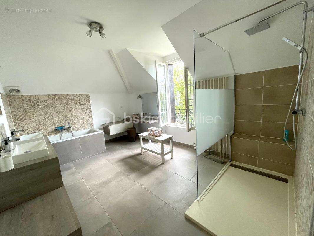 Maison à LA VILLE-DU-BOIS