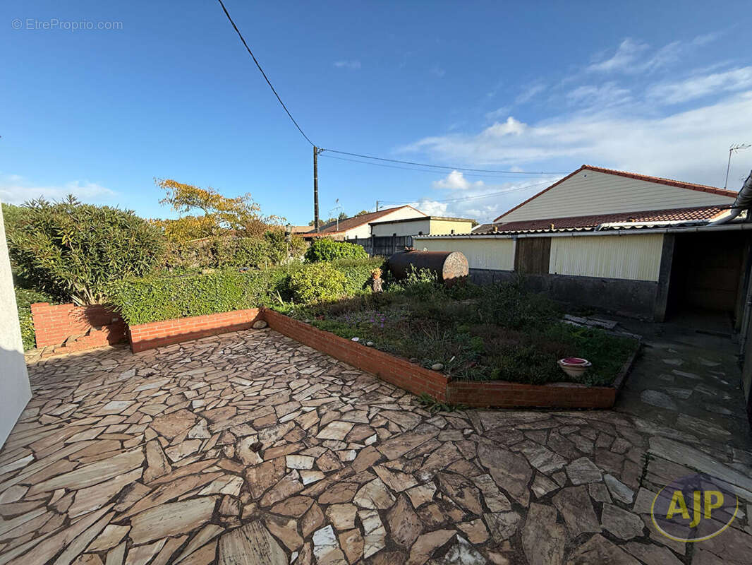 Maison à SAINT-MACAIRE-EN-MAUGES