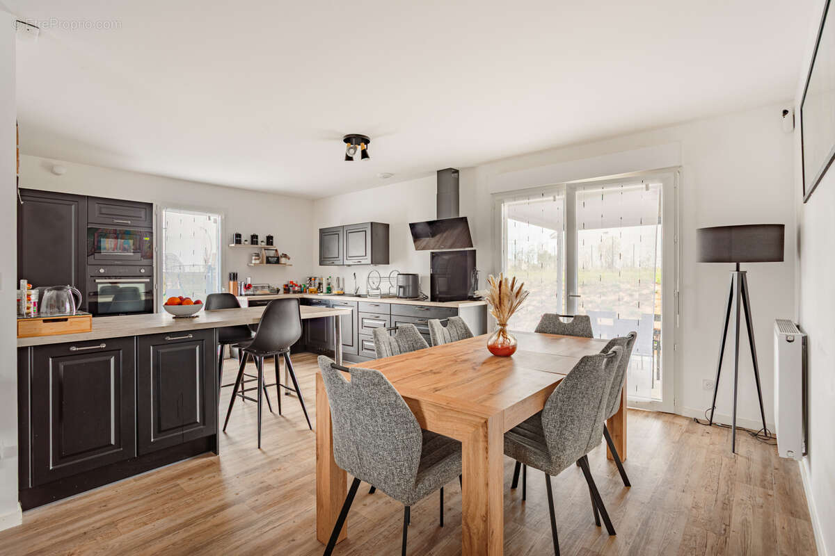 Maison contemporaine   Plain-pied   3 chambres - photo 2