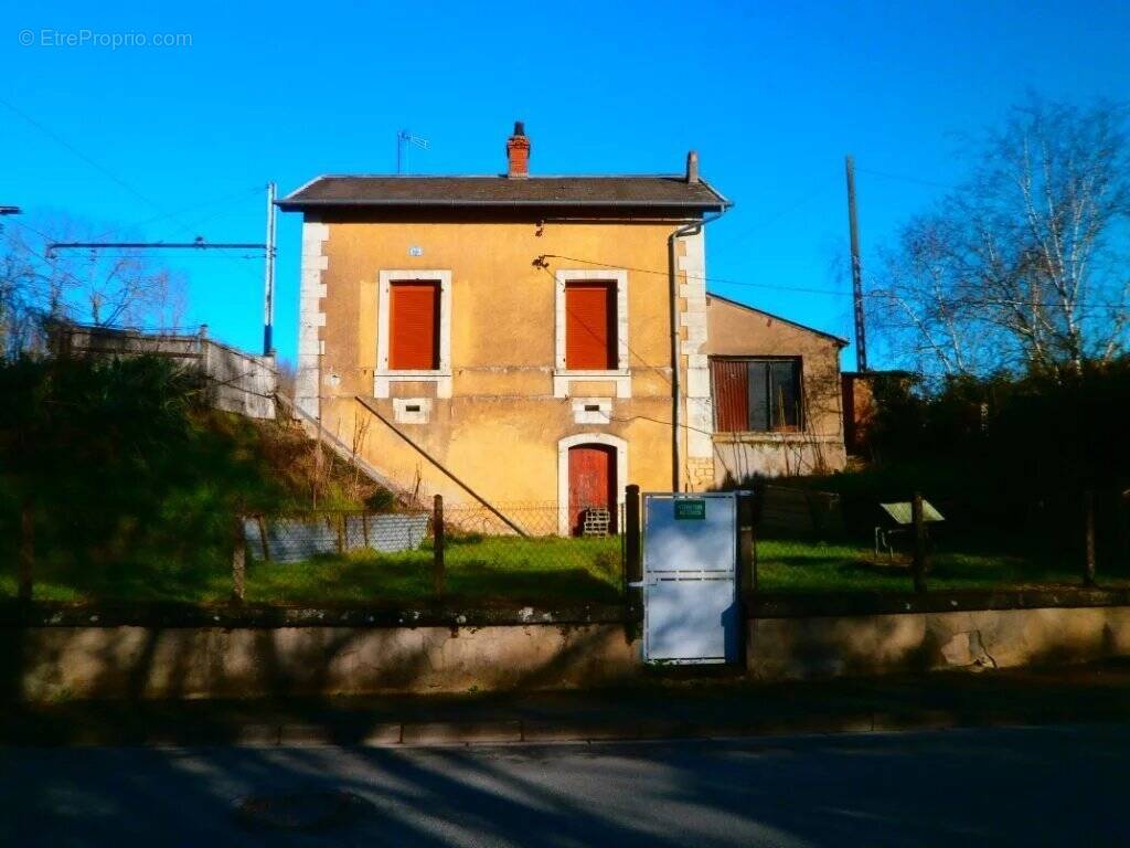 Maison 3 pieces + garage + jardin + puits - photo 1